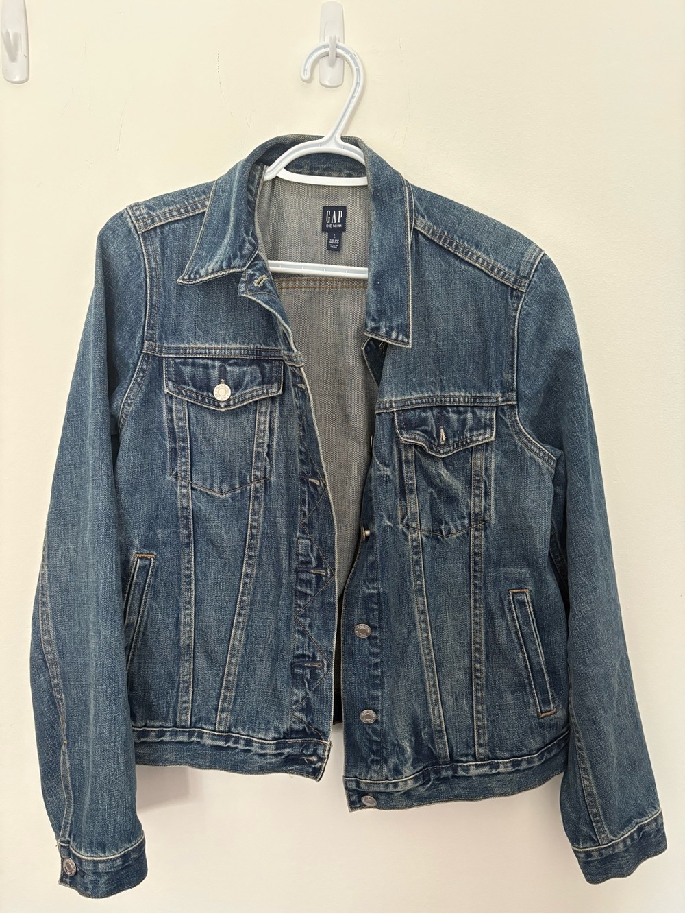 GAP Denim Label in Navy and White